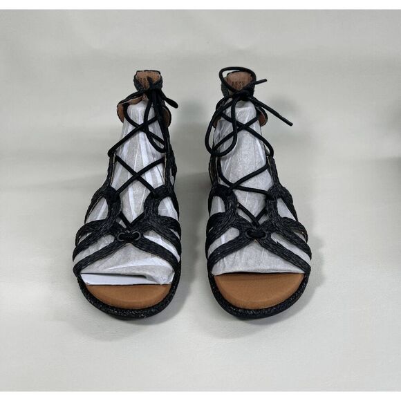 Gentle Souls Women's Break My Heart Lace Up Gladiator Flat Sandals - Black 5M - Picture 2 of 13